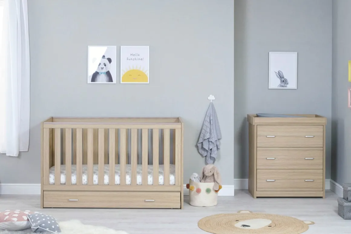 Babymore Veni Oak Room Set 2 pieces - Cot Bed with drawer & Chest