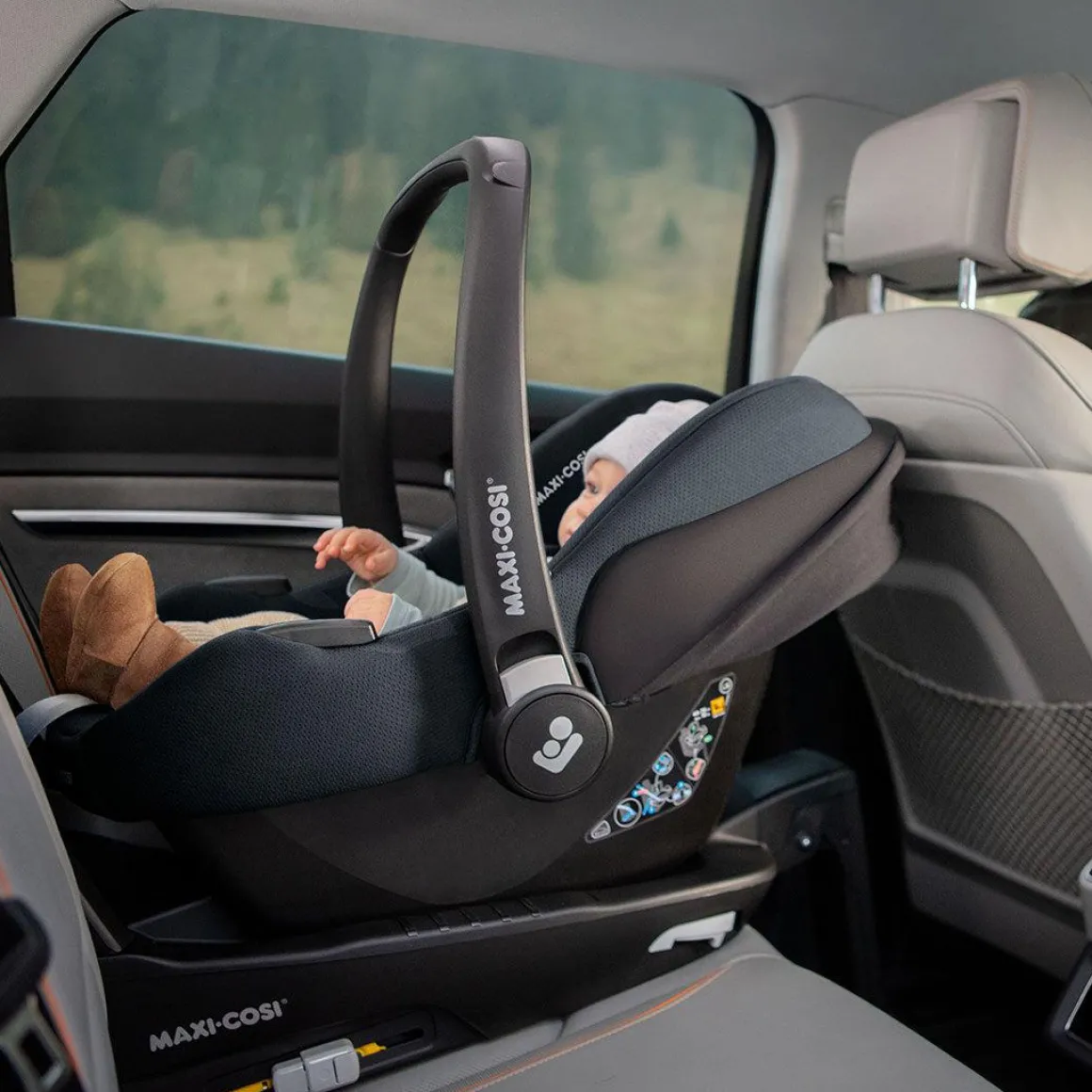 Maxi-Cosi CabrioFix i-Size Car Seat - Essential Graphite