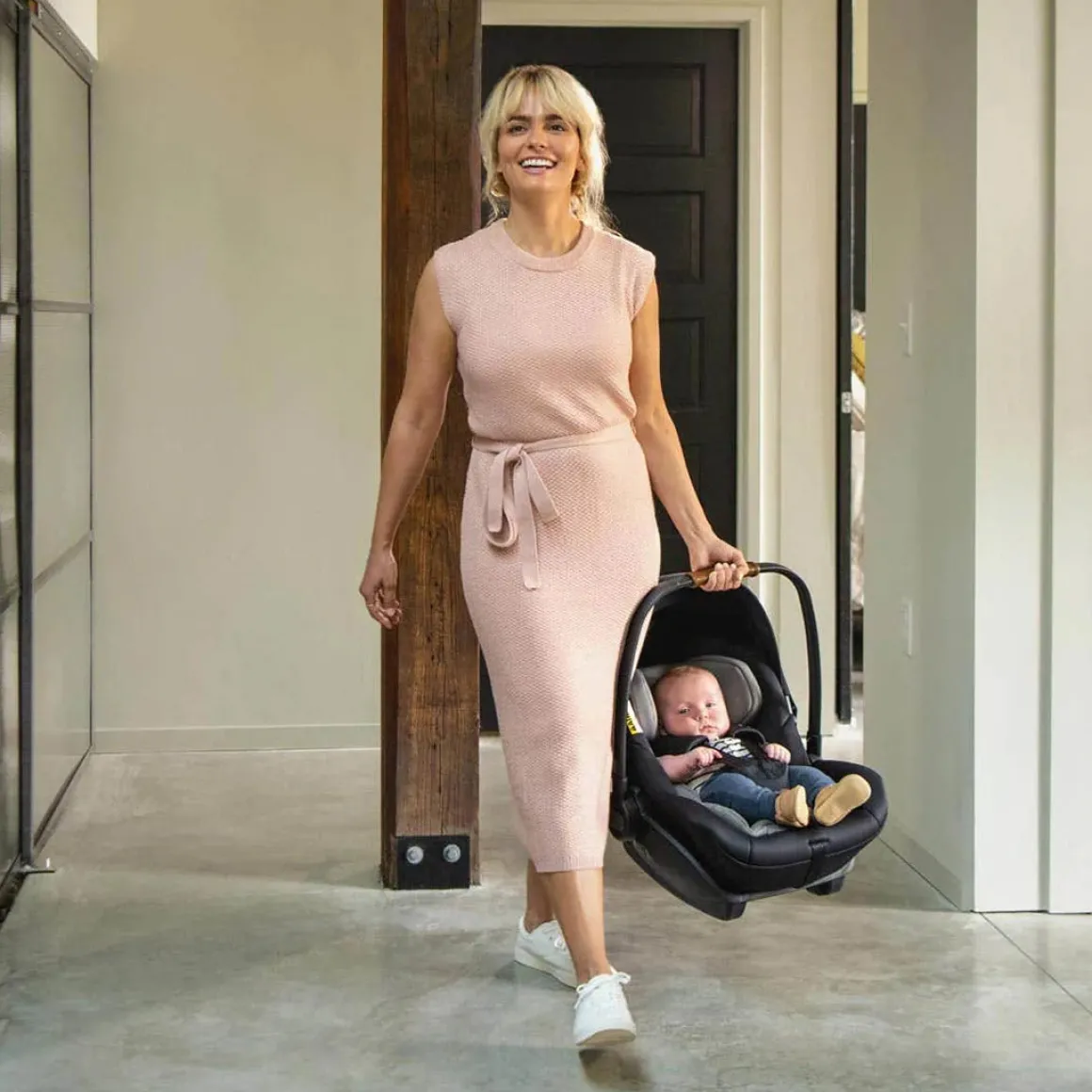 Nuna ARRA NEXT Car Seat + NEXT Rotation Base Bundle - Caviar